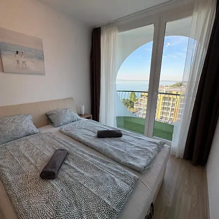Seaforth Apartament *